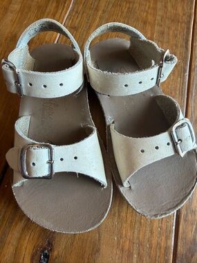 Sun San Surfer Kids White Leather Two-Strap Buckle Sandals